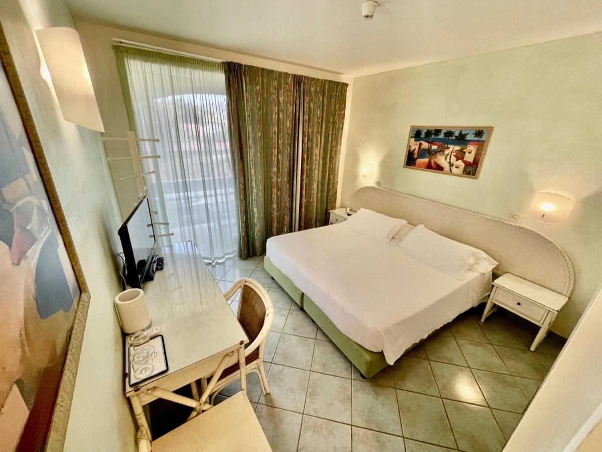 Hotel Meridiana Marina di Campo Phòng bức ảnh