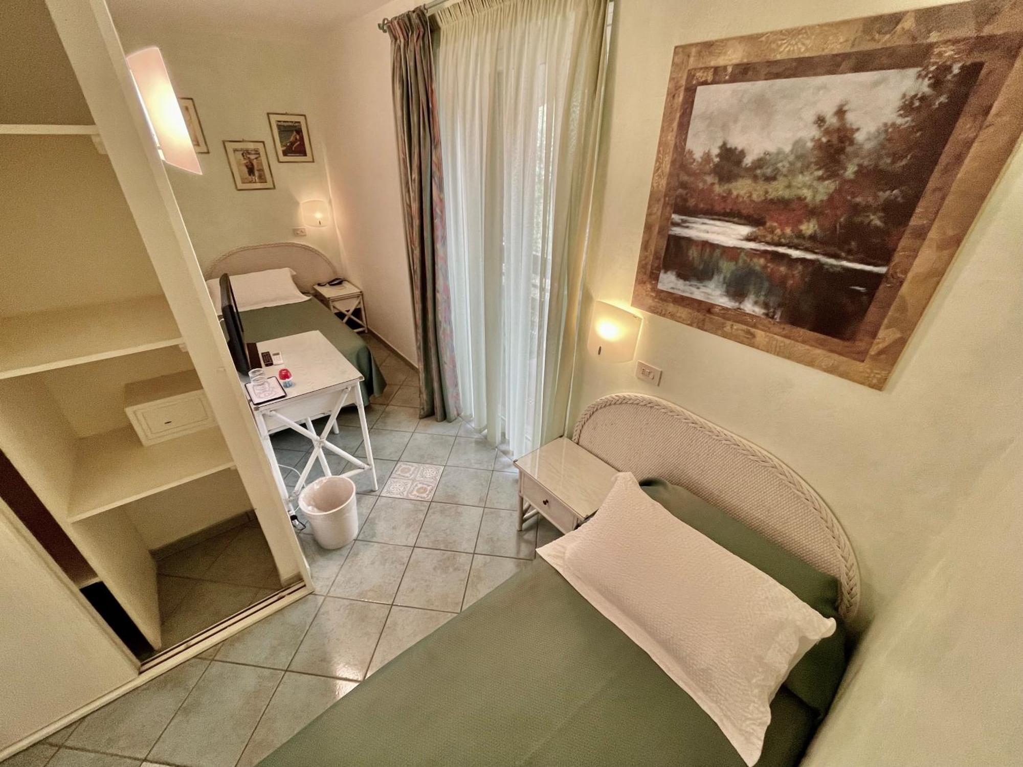 Hotel Meridiana Marina di Campo Phòng bức ảnh
