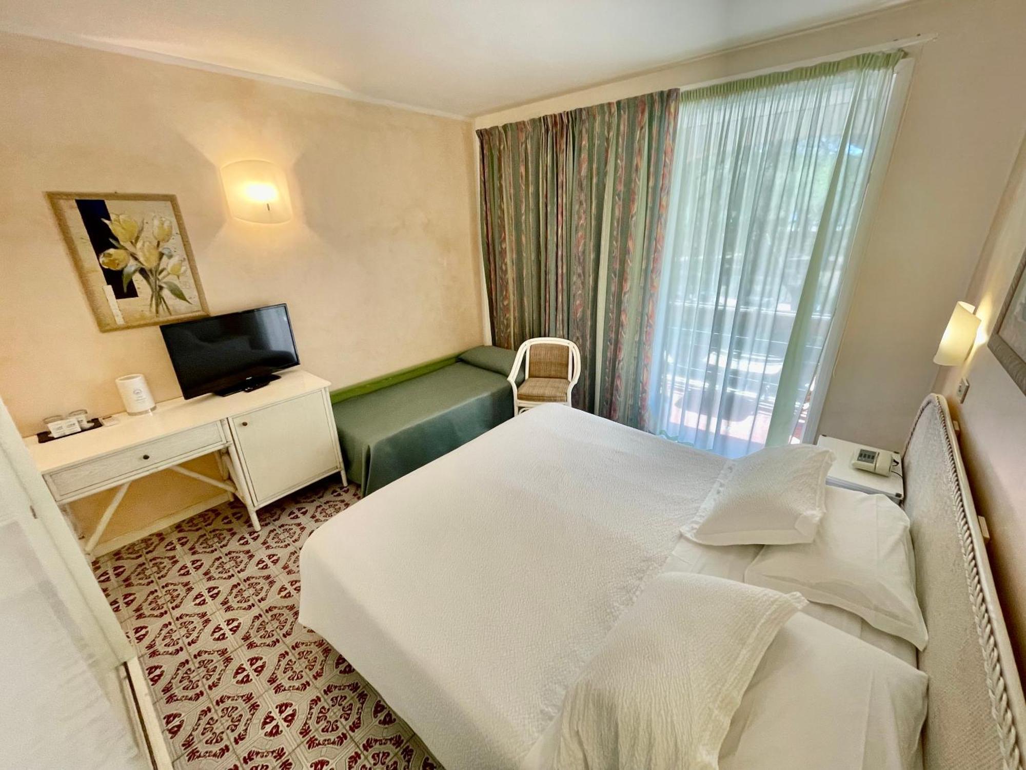 Hotel Meridiana Marina di Campo Phòng bức ảnh